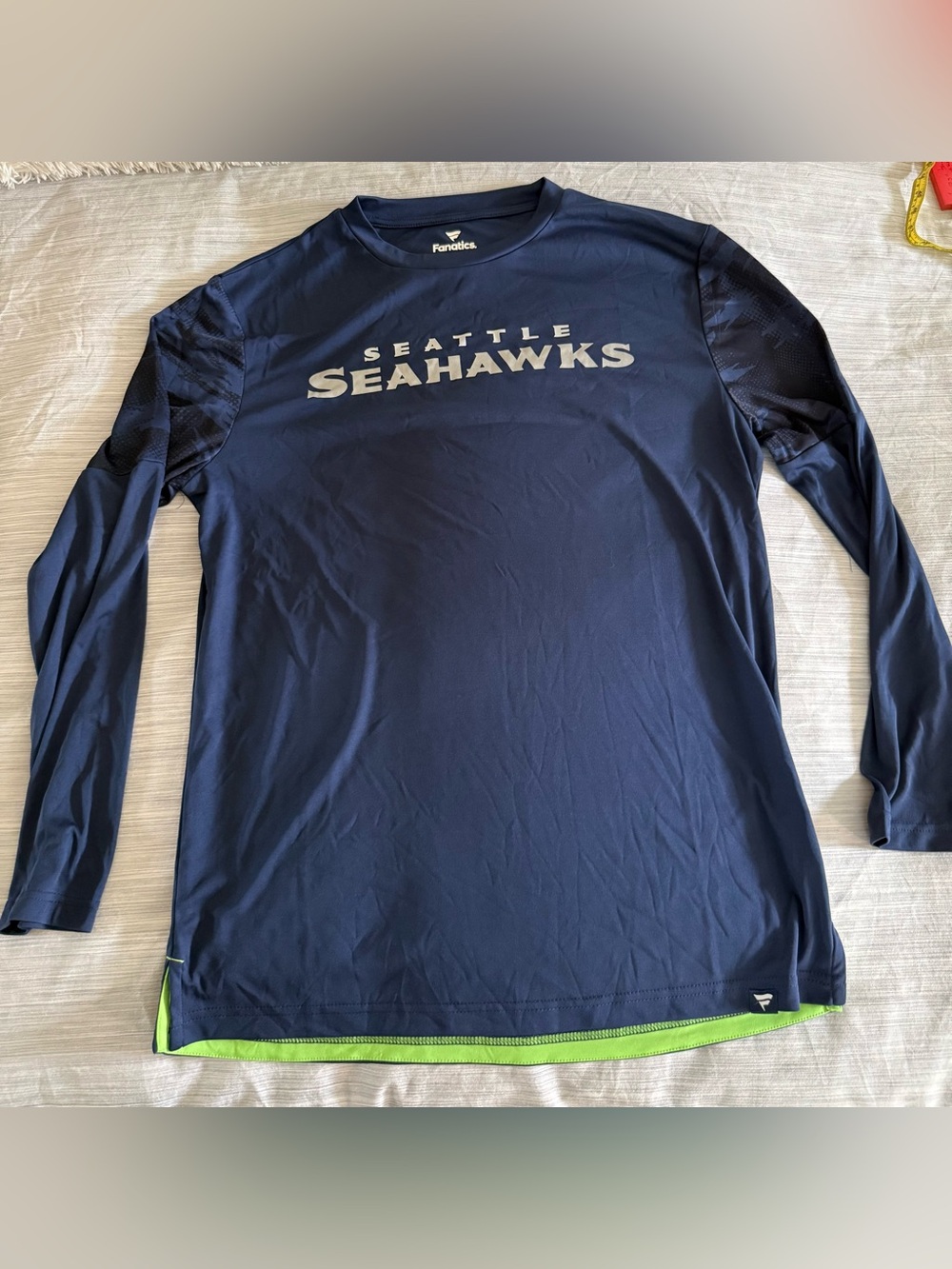 Men’s Seahawks long sleeve workout shirt . Size L